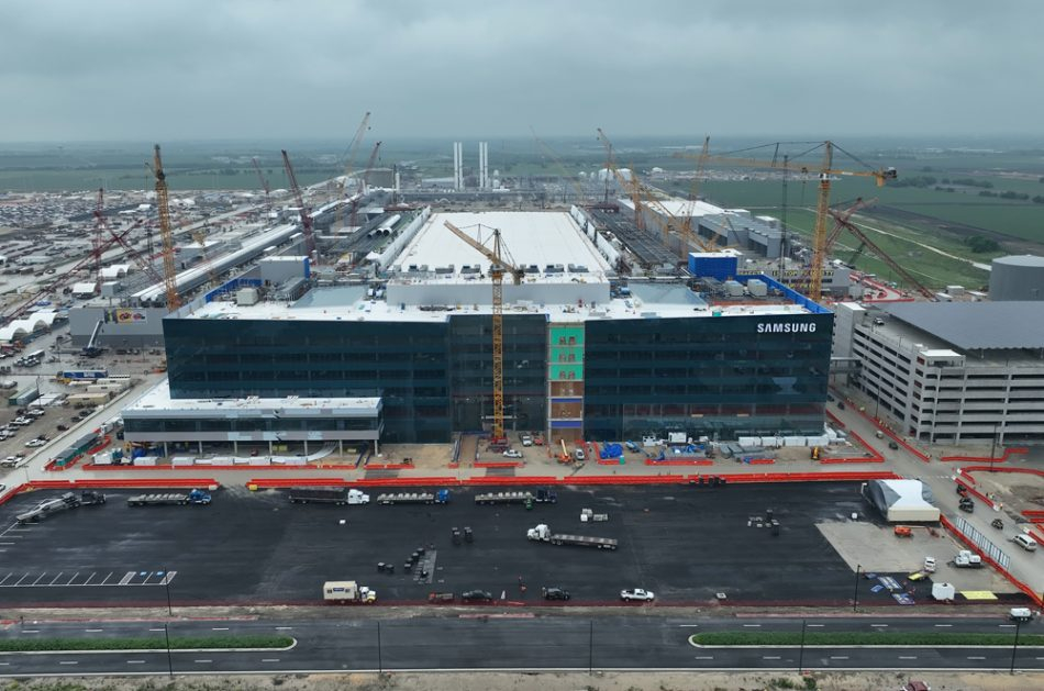 Samsung Electronics' new semiconductor fabrication plant is under construction at Taylor, Texas, on Feb. 14. [SAMSUNG ELECTRONICS]