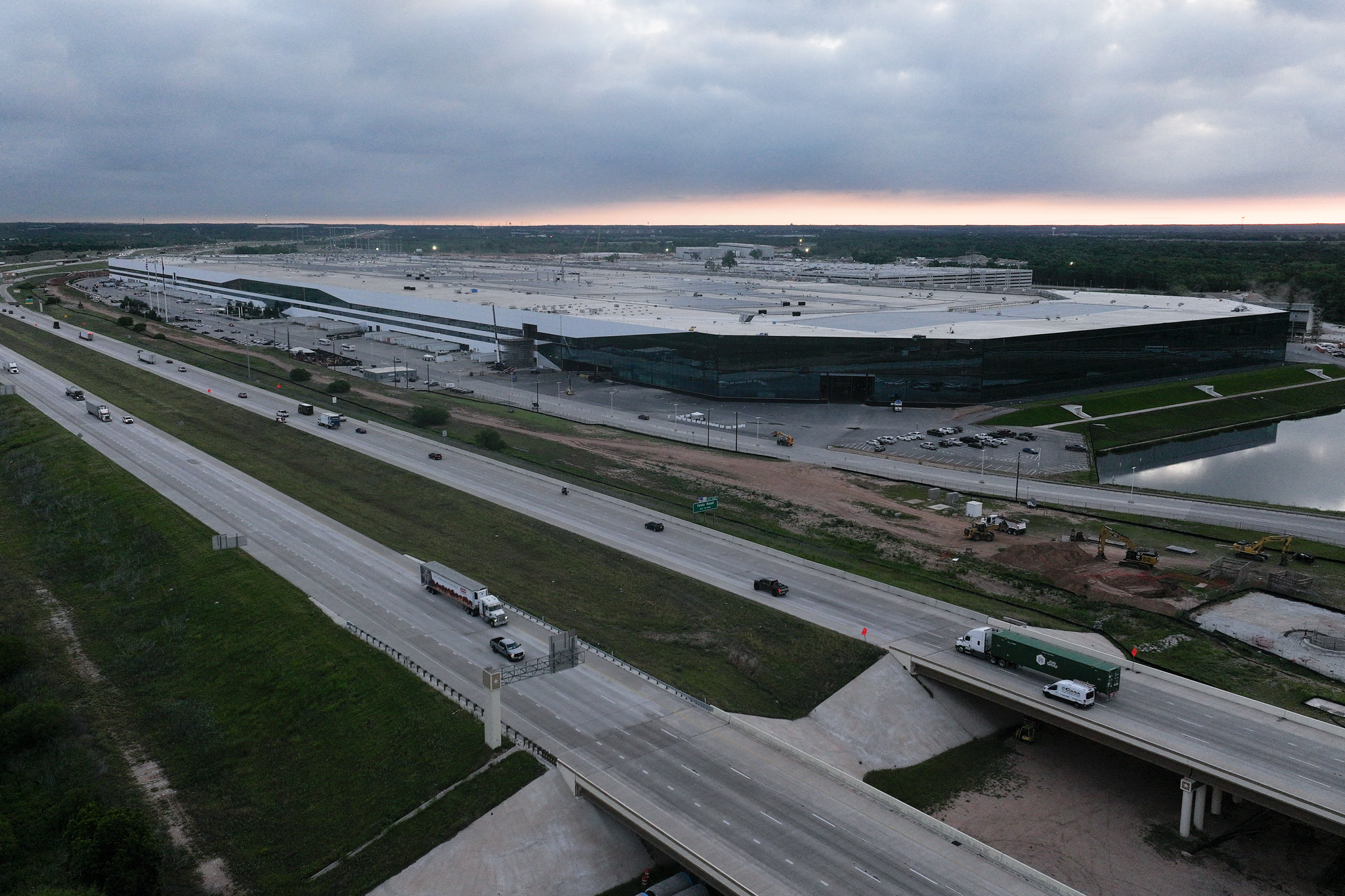 A drone view shows the Tesla gigafactory in Austin, May 2. [REUTERS/YONHAP]