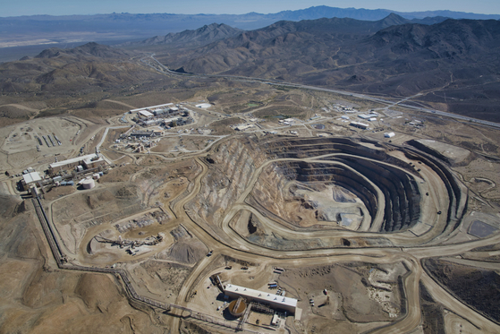 This 2024 file photo provided by MP Materials shows an aerial view of the company's mine in Mountain Pass, California. [AP/YONHAP] 