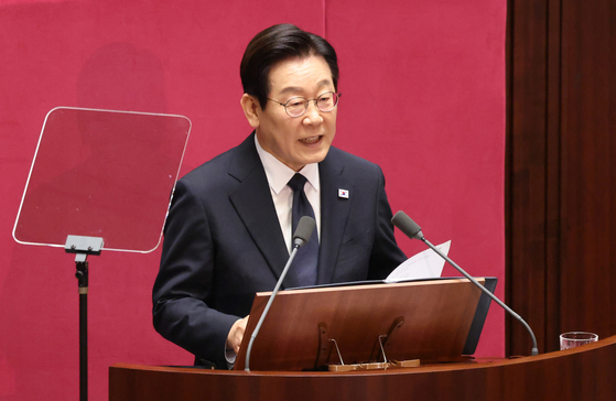 President Lee Jae Myung delivers a budget speech for next year at the National Assembly in Yeouido, western Seoul, on Nov. 4. [LIM HYUN-DONG]