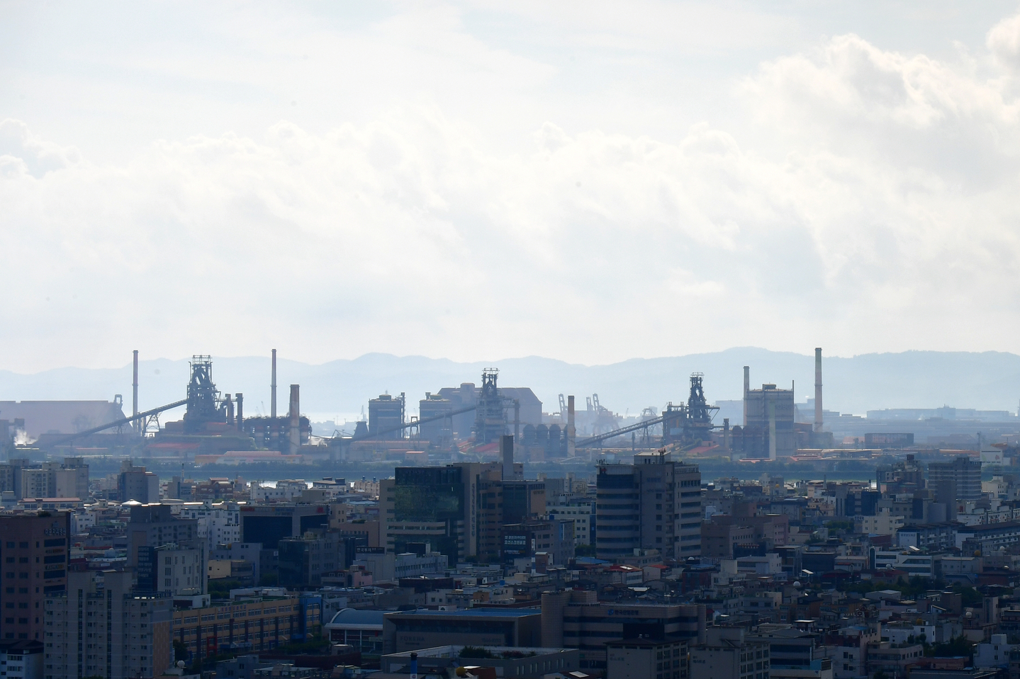 포스코 공장에서 독성 가스 흡입으로 사망 1명, 부상 3명