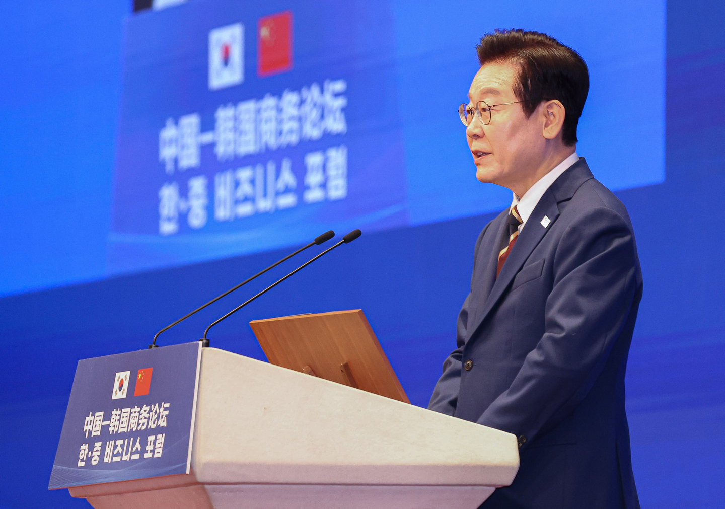 이 대통령, 비즈니스 포럼에서 한-중 경제협력의 새로운 돌파구 촉구