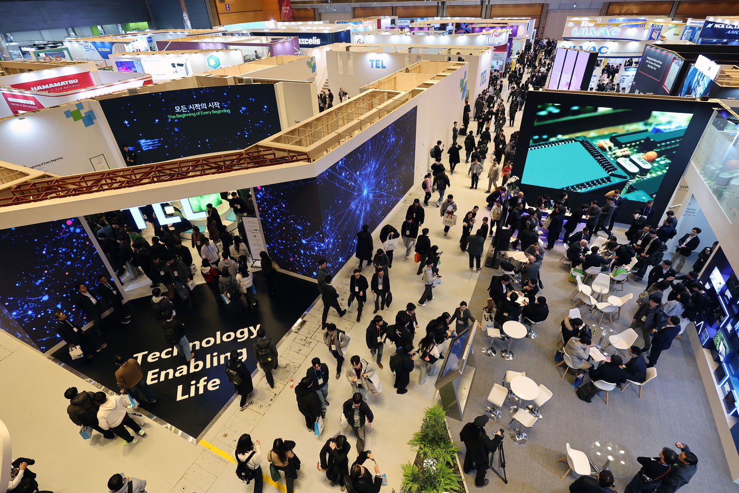 칩 슈퍼사이클로 신입사원 채용을 주도하는 반도체 기업들