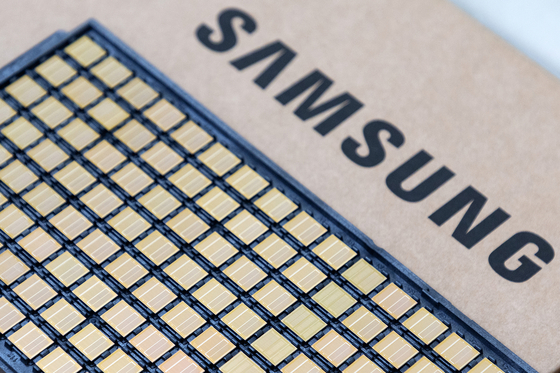  Samsung Electronics' sixth-generation high bandwidth memory (HBM4) chip that has begun being to the company's key customers since February [SAMSUNG ELECTRONICS]