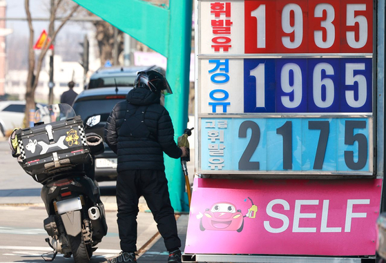 이씨, 연료 가격 상한제 시행으로 주유소 감시 강화 촉구