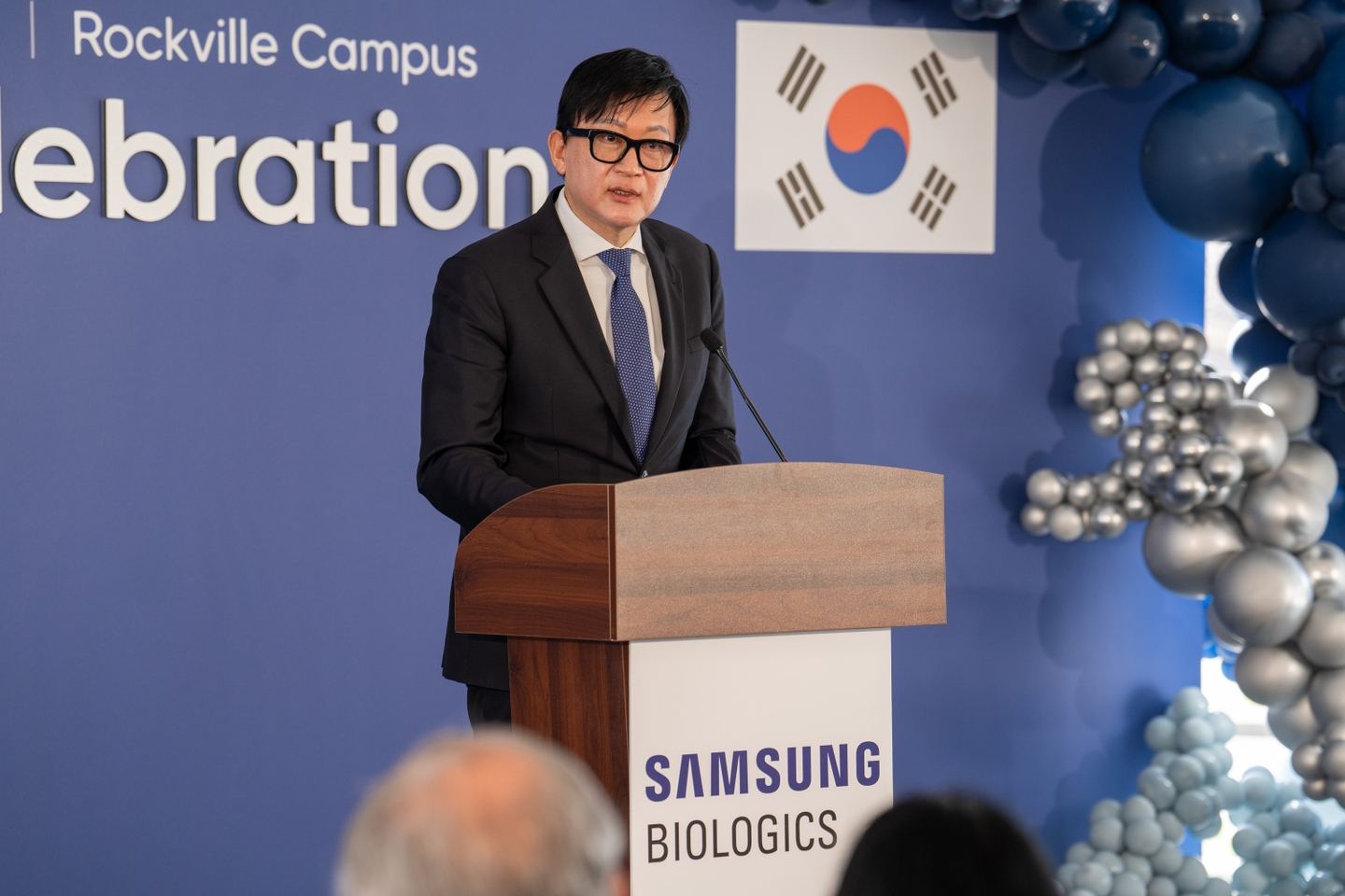 John Rim, President and CEO of Samsung Biologics, delivers commemorative remarks at a ceremony marking the completion of the acquisition at a biopharmaceutical production facility in Rockville, Maryland, on March 31. [SAMSUNG BIOLOGICS]