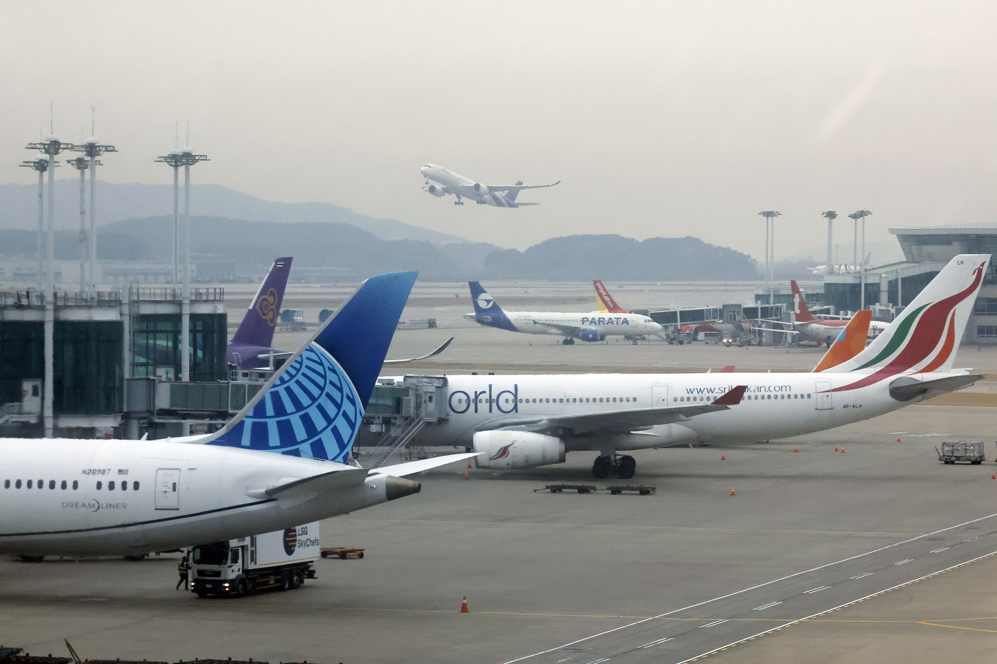 글로벌 유가 상승 속 항공사, 4월 연료할증 대폭 인상