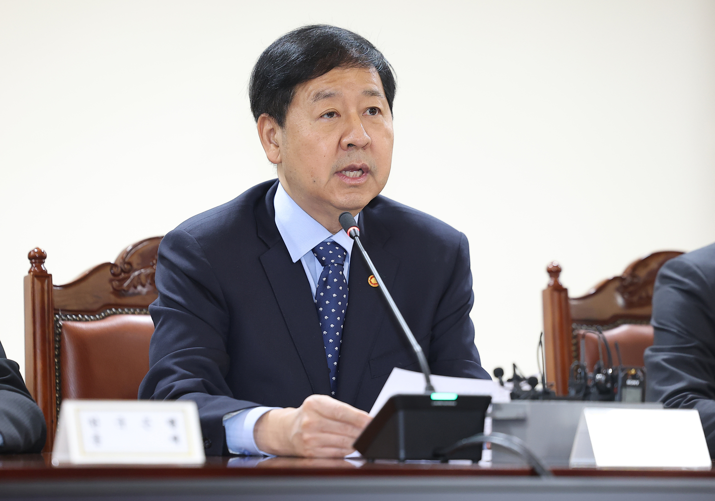 정부의 구두개입으로 시장 안정 시도, 이란 긴장 속 미 연준 금리 동결