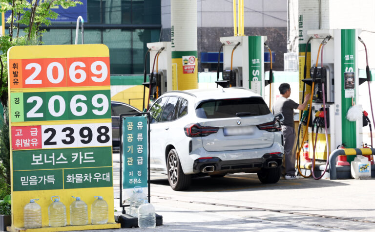 정부의 석유 가격 상한제, 수요 억제 실패로 정유업체에 재정 부담 증가