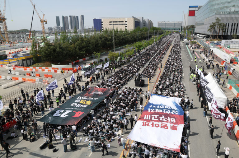 삼성전자 노동자들, 보너스 제도 개편 촉구 시위… 요구 이행되지 않으면 파업 위협
