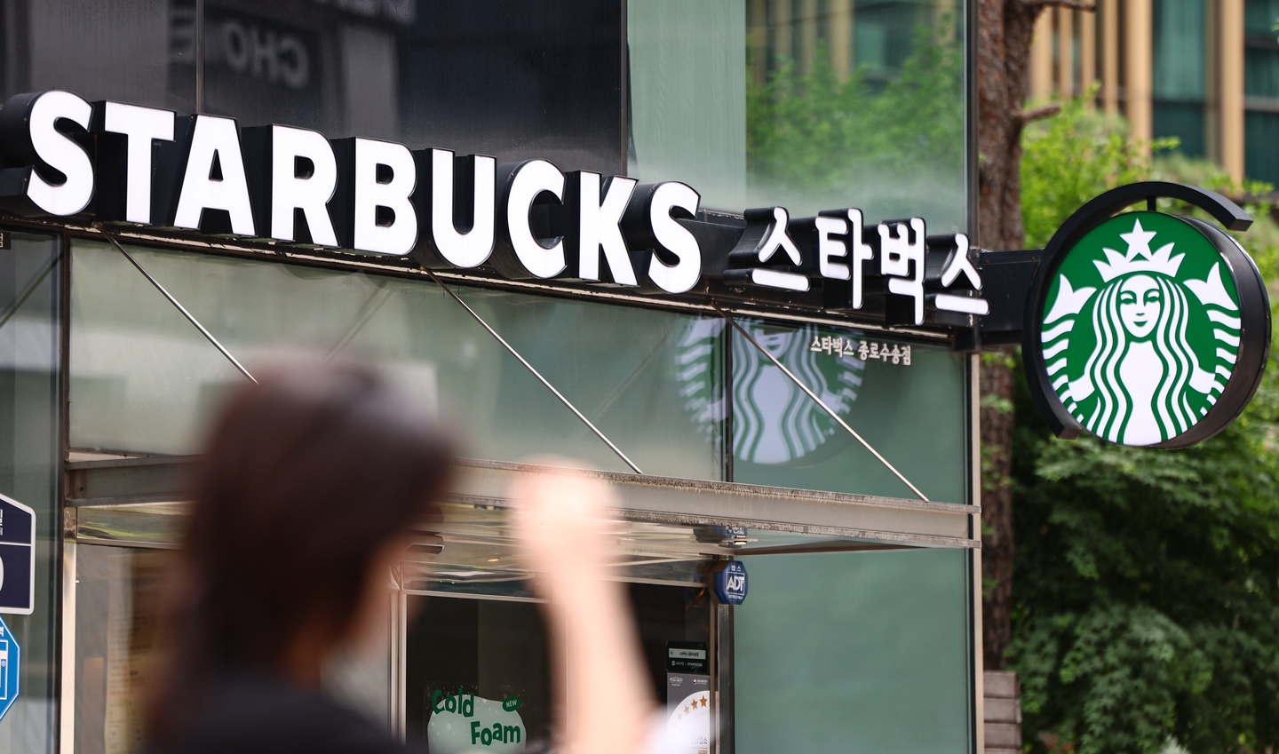 A Starbucks cafe is seen in Seoul on May 27. [NEWS1]